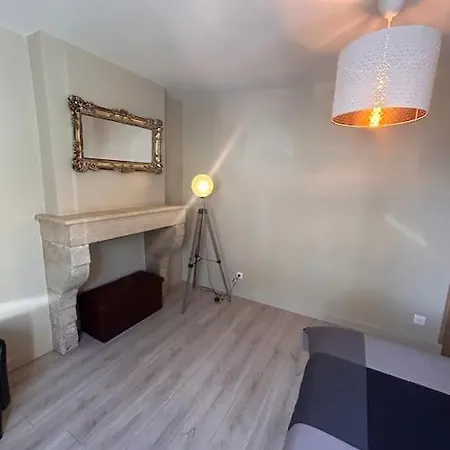 Apartment Charmant F1